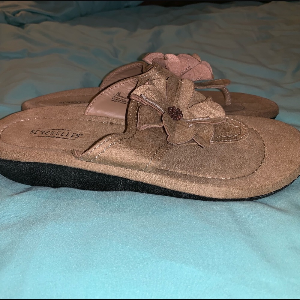 Sandles - Picture 2 of 3